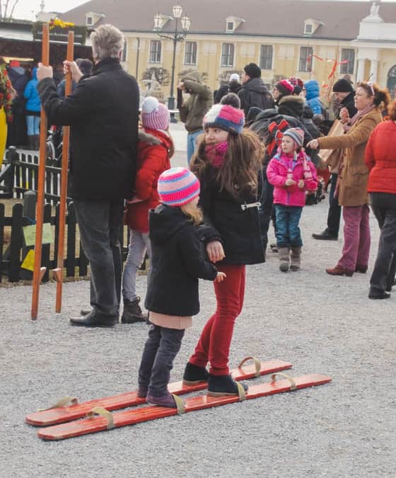 Ярмарка перед дворцом Шёнбрунн